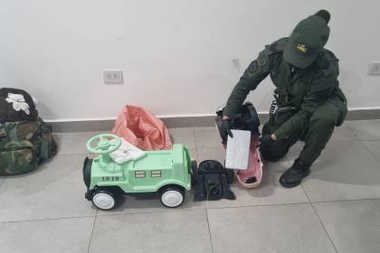 Un boliviano es detenido en la frontera con Argentina con dos kilos de cocaína en juguetes para niños 