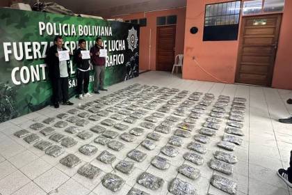 Aprehenden a tres personas que transportaban 150 paquetes de marihuana en la ruta antigua Cochabamba – Santa Cruz 