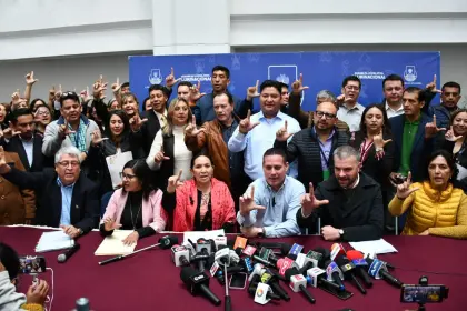 Asambleístas de Libre plantean un pacto a las otras bancadas para “salir de la crisis política” del Legislativo Asambleístas de Libre plantean un pacto a las otras bancadas para “salir de la crisis política” del Legislativo