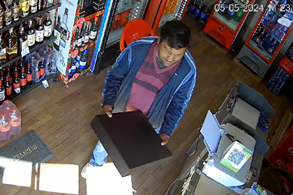 Video: Un delincuente se lleva la caja registradora de una licorería en cuestión de segundos