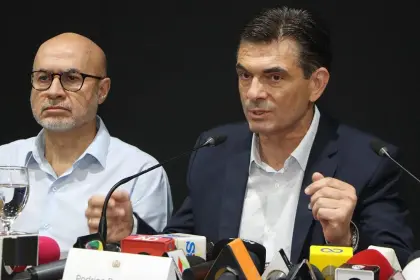 Paz advierte que se acabó la época de “vivir del Estado, modelo fomentado por el MAS” Paz advierte que se acabó la época de “vivir del Estado, modelo fomentado por el MAS”