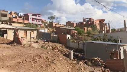 Unas 50 casas cedieron producto de los deslizamientos en Cochabamba, otras 100 también están en riesgo de caer