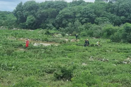 Tras lluvias, buscan a una persona que presuntamente cayó a un canal de drenaje en Santa Cruz Tras lluvias, buscan a una persona que presuntamente cayó a un canal de drenaje en Santa Cruz