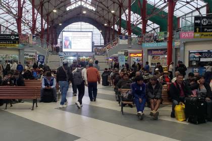 Viajeros reportan aumento en el precio de pasajes en la Terminal de Buses de La Paz; operadoras dicen que no hay diésel  Viajeros reportan aumento en el precio de pasajes en la Terminal de Buses de La Paz; operadoras dicen que no hay diésel