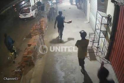 Video: A ladrillazos, pandilleros atacan a taxista en el Plan Tres Mil Video: A ladrillazos, pandilleros atacan a taxista en el Plan Tres Mil