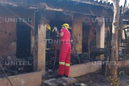 Santa Cruz: Incendio consume una vivienda en la zona de Los Lotes 