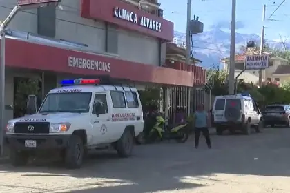Una fallecida y 10 heridos luego que un minibús volcara a la altura de Tacopaya  Una fallecida y 10 heridos luego que un minibús volcara a la altura de Tacopaya