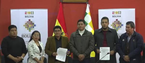 Magisterio Urbano firma acuerdo con el Gobierno aceptando 2.000 nuevos ítems y levantan sus medidas de presión 