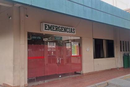 Adolescente lucha por su vida tras ser apuñalado cuando salía de una discoteca con su novia Adolescente lucha por su vida tras ser apuñalado cuando salía de una discoteca con su novia