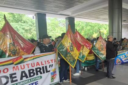 Comerciantes del mercado Mutualista piden que la Alcaldía defienda la propiedad de los terrenos Comerciantes del mercado Mutualista piden que la Alcaldía defienda la propiedad de los terrenos