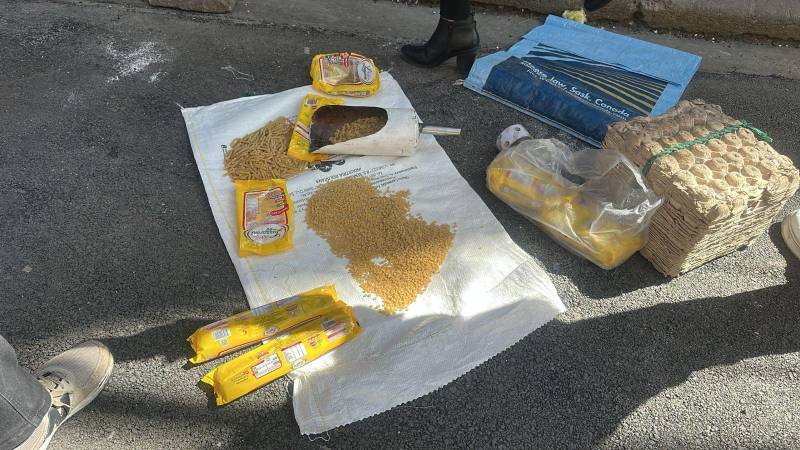 Algunos de los productos decomisados. Algunos de los productos decomisados.