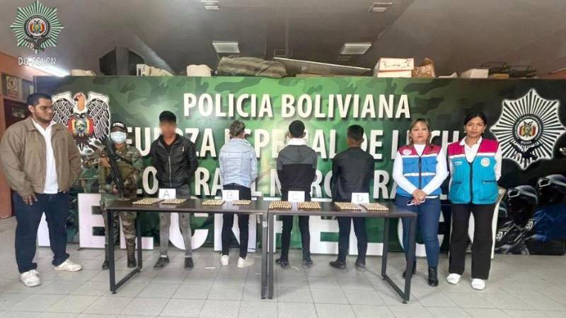 Los tres adolescentes y un joven mayor de edad, fueron aprehendidos. Los tres adolescentes y un joven mayor de edad, fueron aprehendidos.