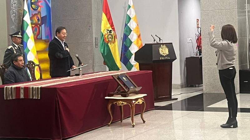 Saravia fue posesionada la tarde de este lunes, en la Casa Grande del Pueblo. Saravia fue posesionada la tarde de este lunes, en la Casa Grande del Pueblo.