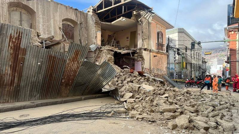 Una vista de la casa desplomada en la calle Bueno. Una vista de la casa desplomada en la calle Bueno.
