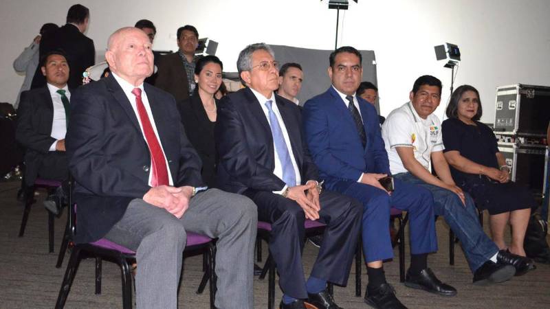 Representantes del TSe y la CPEB, presentes en el primer debate presidencial Representantes del TSe y la CPEB, presentes en el primer debate presidencial