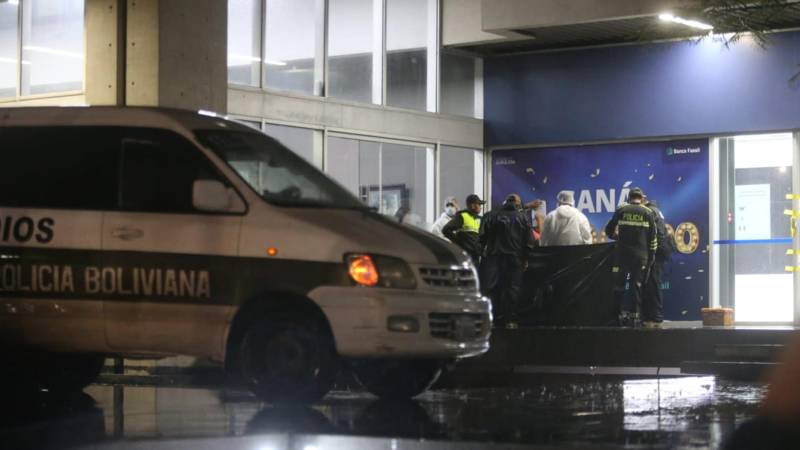 La Policía en el lugar del hecho La Policía en el lugar del hecho