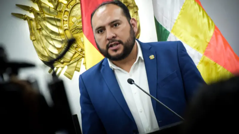 “No se trata solo de capturar a quienes ejecutaron estos crímenes, sino también de llegar a quienes los planificaron”, dijo el ministro “No se trata solo de capturar a quienes ejecutaron estos crímenes, sino también de llegar a quienes los planificaron”, dijo el ministro