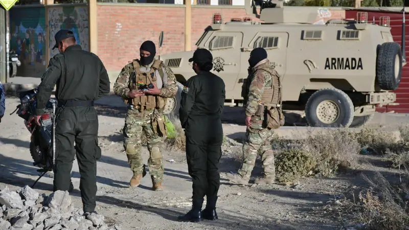 Despliegue militar en Huanuni que tambièn está listo para llegar a Llallagua Despliegue militar en Huanuni que tambièn está listo para llegar a Llallagua