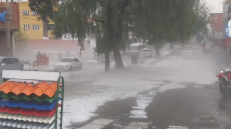 El granizo duró ás de 30 minutos. El granizo duró ás de 30 minutos.