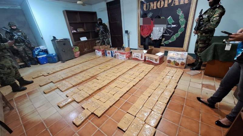 Los paquetes de marihuana decomisados. Los paquetes de marihuana decomisados.