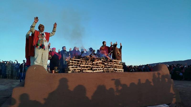 Arce y Choquehuanca reciben los primeros rayos del sol en Tiwanaku Arce y Choquehuanca reciben los primeros rayos del sol en Tiwanaku