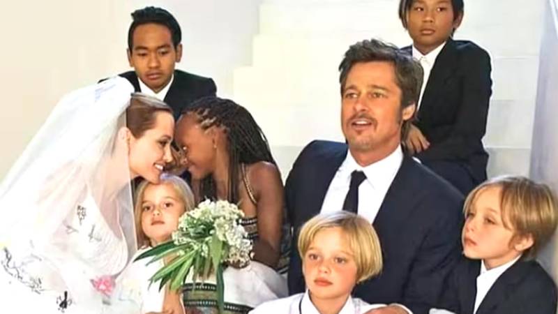 Imagen de archivo cuando Angelina Jolie y Brad Pitt contrajeron nupcias Imagen de archivo cuando Angelina Jolie y Brad Pitt contrajeron nupcias