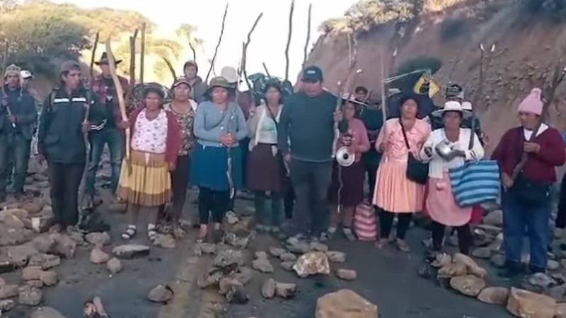 Sectores afines al evismo ya empezaron a materializar bloqueos en Cochabamba. La imagen corresponde a la zona de Parotani (Kawsachun Coca) Sectores afines al evismo ya empezaron a materializar bloqueos en Cochabamba. La imagen corresponde a la zona de Parotani (Kawsachun Coca)