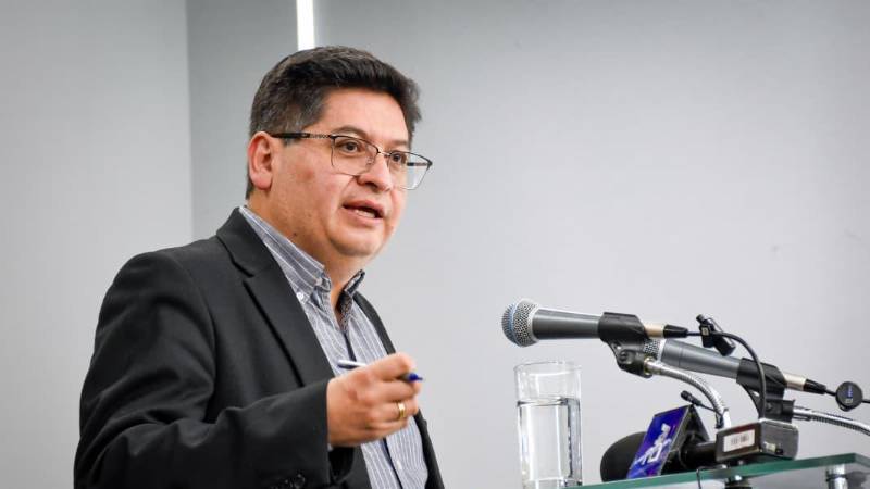 ”El decreto supremo tiene la finalidad de universalizar los servicios de la terminal de carga de Puerto Busch”, dijo el ministro ”El decreto supremo tiene la finalidad de universalizar los servicios de la terminal de carga de Puerto Busch”, dijo el ministro