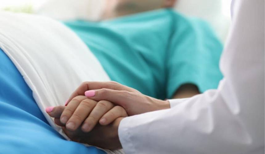 Seis características que manifiestan las personas antes de morir, según la experiencia de una enfermera