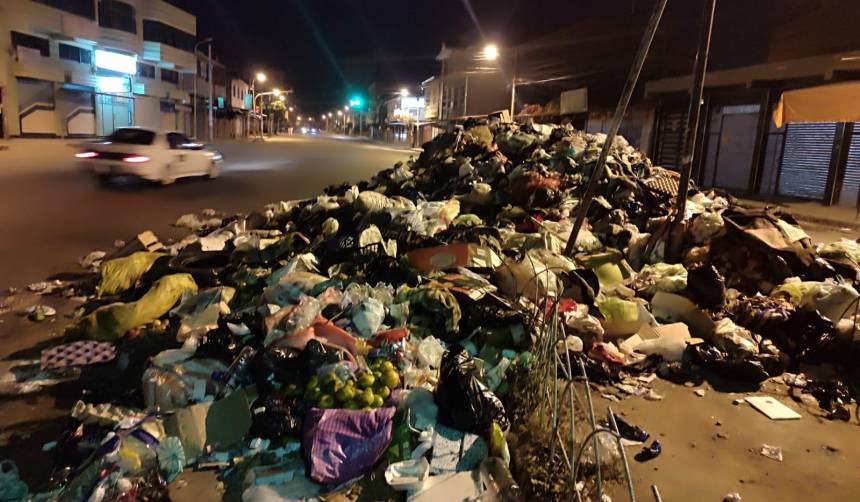 La basura se acumula en Quillacollo debido al bloqueo en el botadero; vecinos amenazan con medidas indefinidas