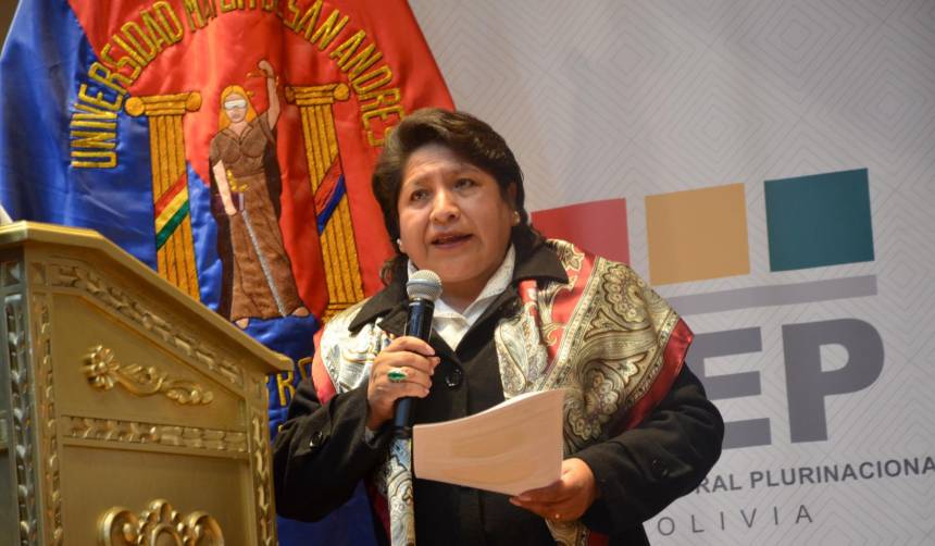 Exvocal Chuquimia dice que el TSE no debe avalar el congreso arcista porque no cumple con el estatuto del MAS