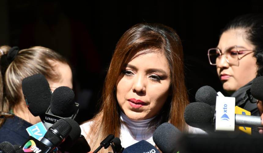 Viceministra pide respeto por muerte del exgerente de YLB y dice que no es responsable “politizar y mediatizar” el caso
