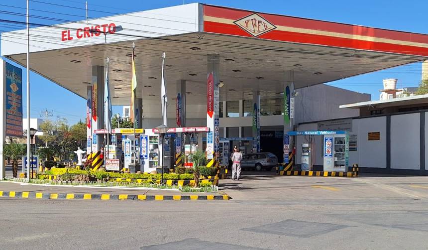 Denuncian falta de combustible en varias estaciones de servicio de Cochabamba