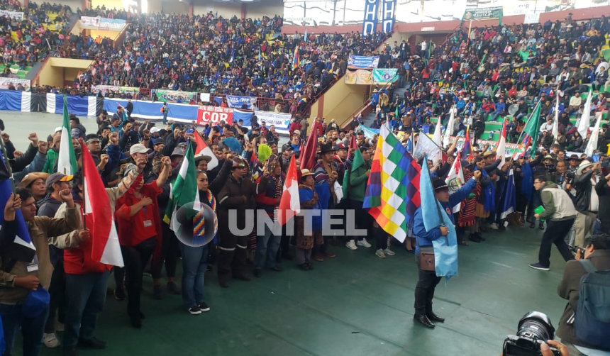 En medio de reclamos, dictan cuarto intermedio en el congreso arcista del MAS que se desarrolla en El Alto