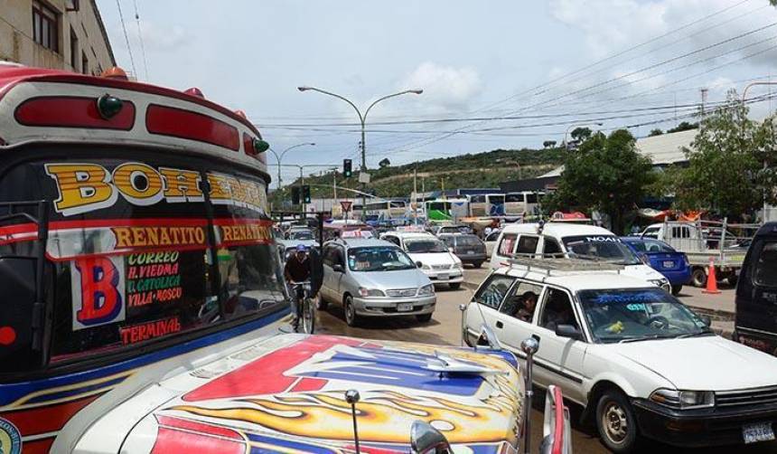 Alcaldía de Cochabamba propone reducir impuestos al transporte como alternativa para evitar el alza en los pasajes