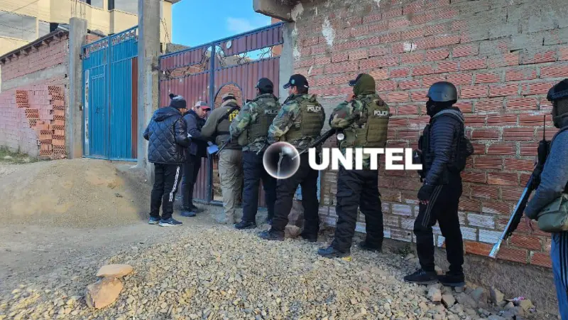 Los policías allanaron 10 casas en en norte de Potosí Los policías allanaron 10 casas en en norte de Potosí