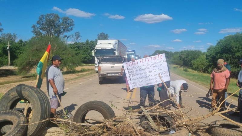 Bloqueo en el ingreso a la ruta Bioceánica.