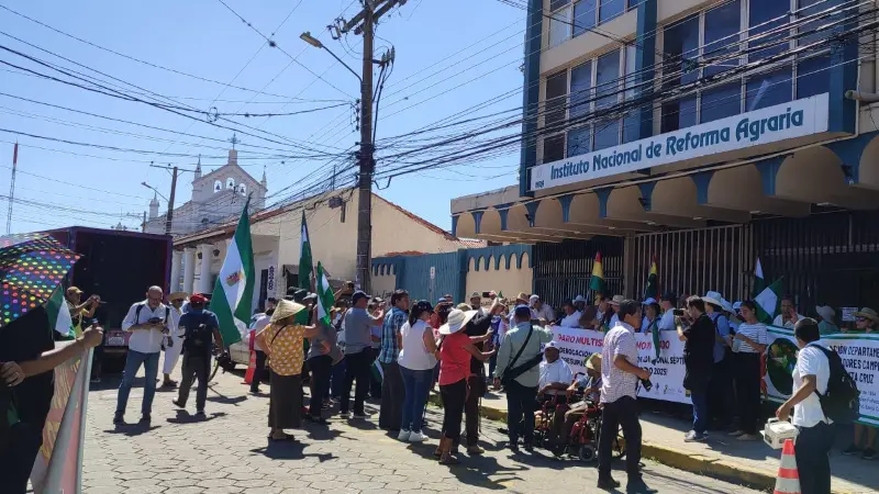 El recorrido fue por distintas instituciones del Estado. 