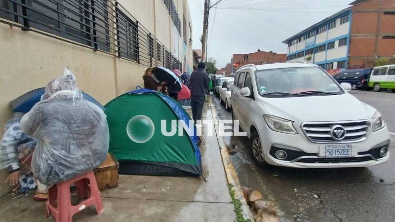 En Cochabamba los padres madrugaron para el registro