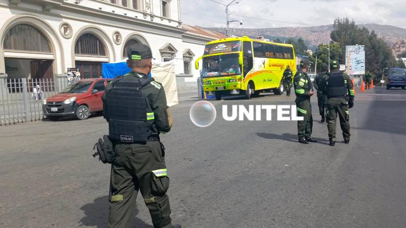 Control policial en la ciudad de La Paz.