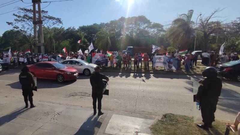 Seguidores de Libre y el PDC llegaron para apoyar a los candidatos