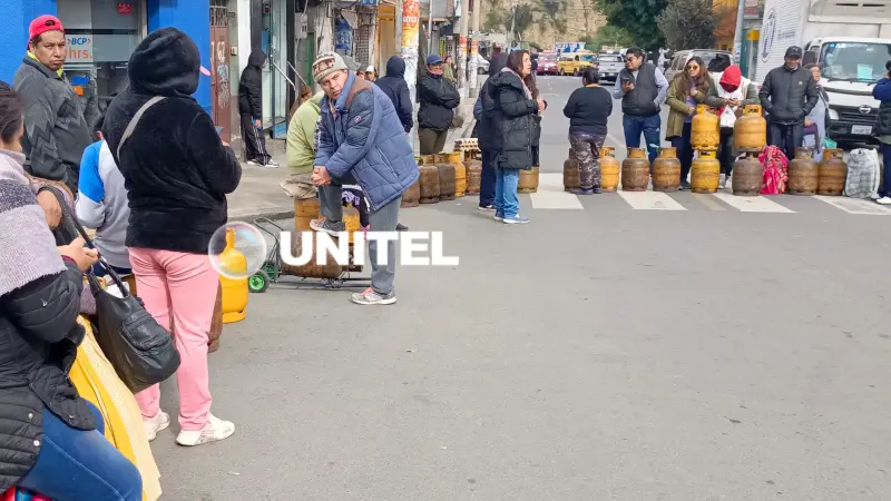 Los vecinos bloquearon una via en la ciudad de La Paz