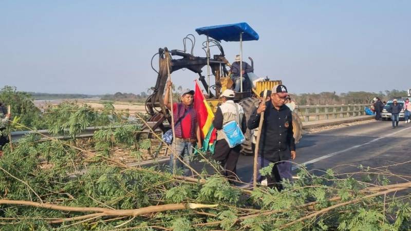 Bloqueo de productores en el Puente de la Amistad este 31 de julio