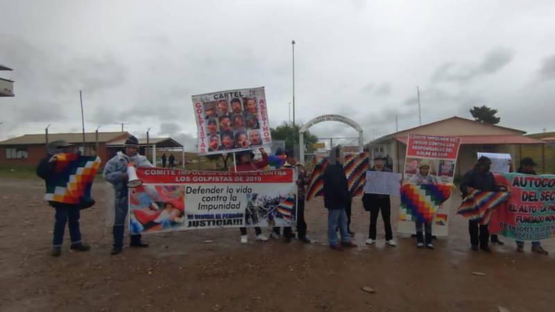 Las personas instalaron la protesta este domingo