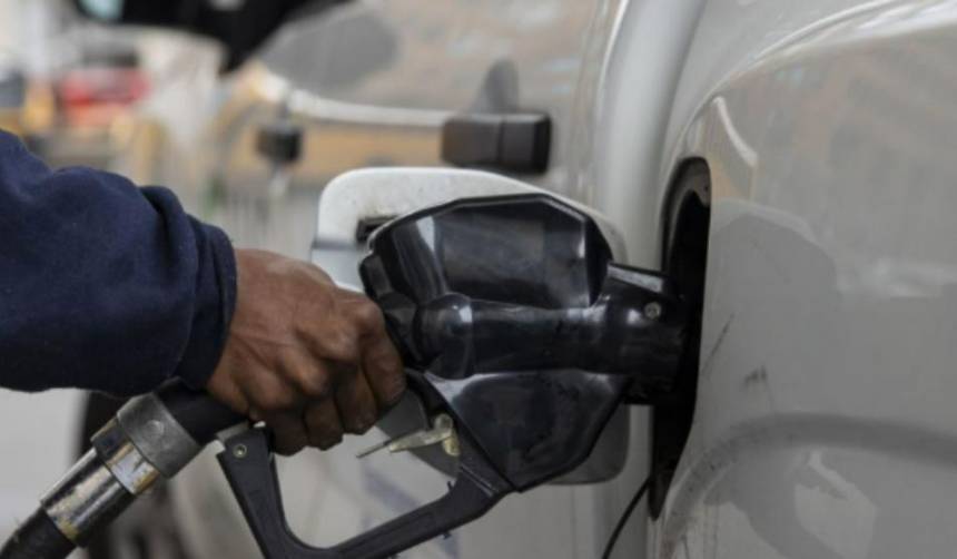 Confederación de Choferes de Bolivia rechaza posible incremento del precio del combustible