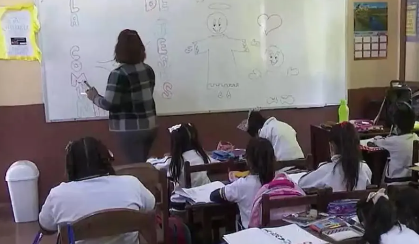 Santa Cruz: Maestros urbanos piden que no se sancione a las unidades educativas que decidan ir a clases presenciales