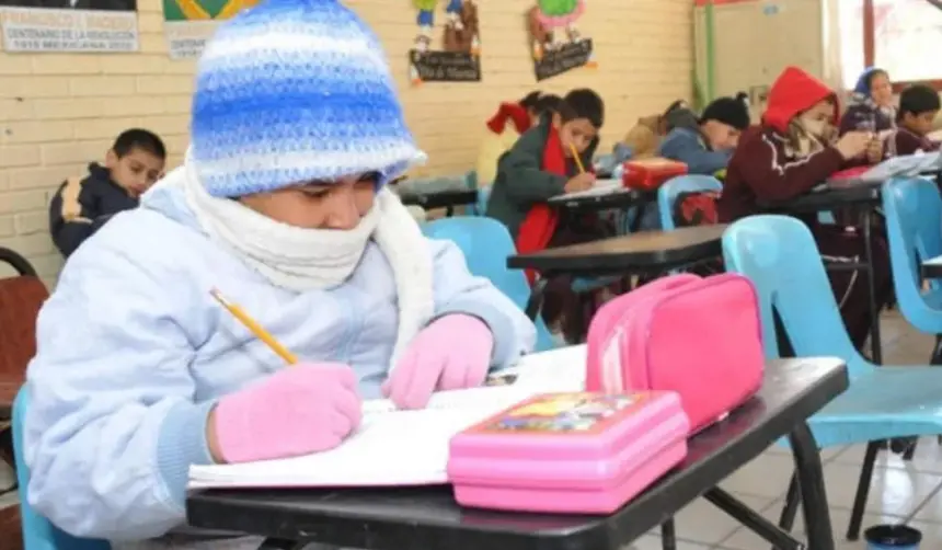 Ministerio de Educación confirma clases presenciales; no presentar carnet de vacunación no impide ingreso a las aulas