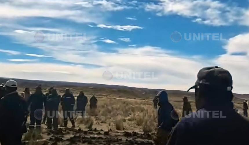 “Somos rehenes hace 40 días”: Tensión entre choferes y bloqueadores en la ruta a Desaguadero