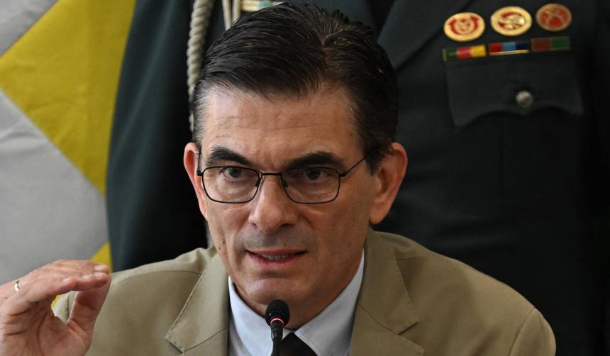 Fijan para este martes la audiencia por el decreto que permite a Paz gobernar desde el exterior, según abogado