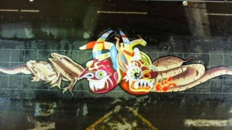 Dos caretas de la diablada son parte del trayecto de peregrinación.